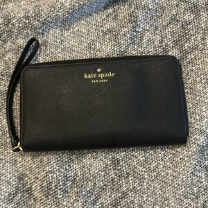 Kate spade wristlet wallet